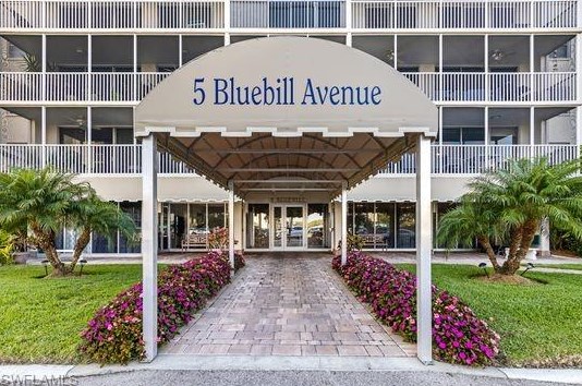 5 Bluebill Ave, Naples FL  34108-1790 exterior