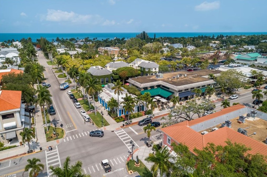 421 12th Ave, Naples FL  34102-6317 exterior