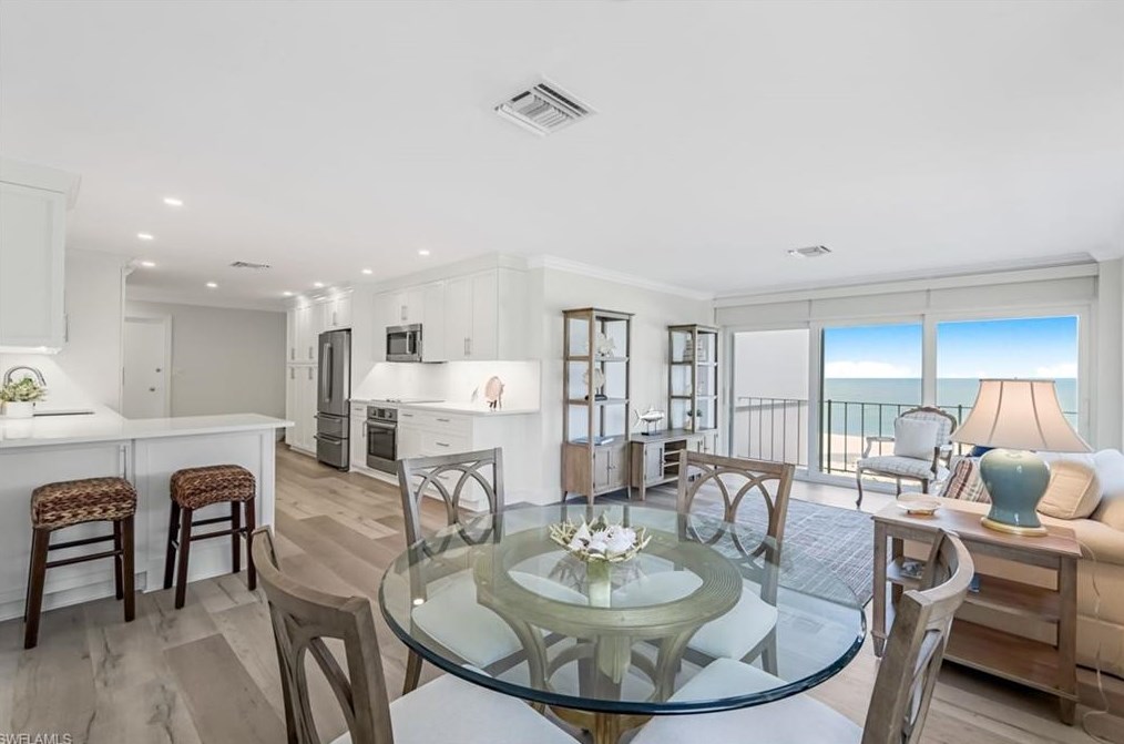 2011 Gulf Shore Blvd, Naples FL  34102-4668 exterior