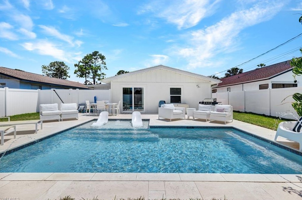 831 102 Ave, Naples FL 34108-3216 exterior