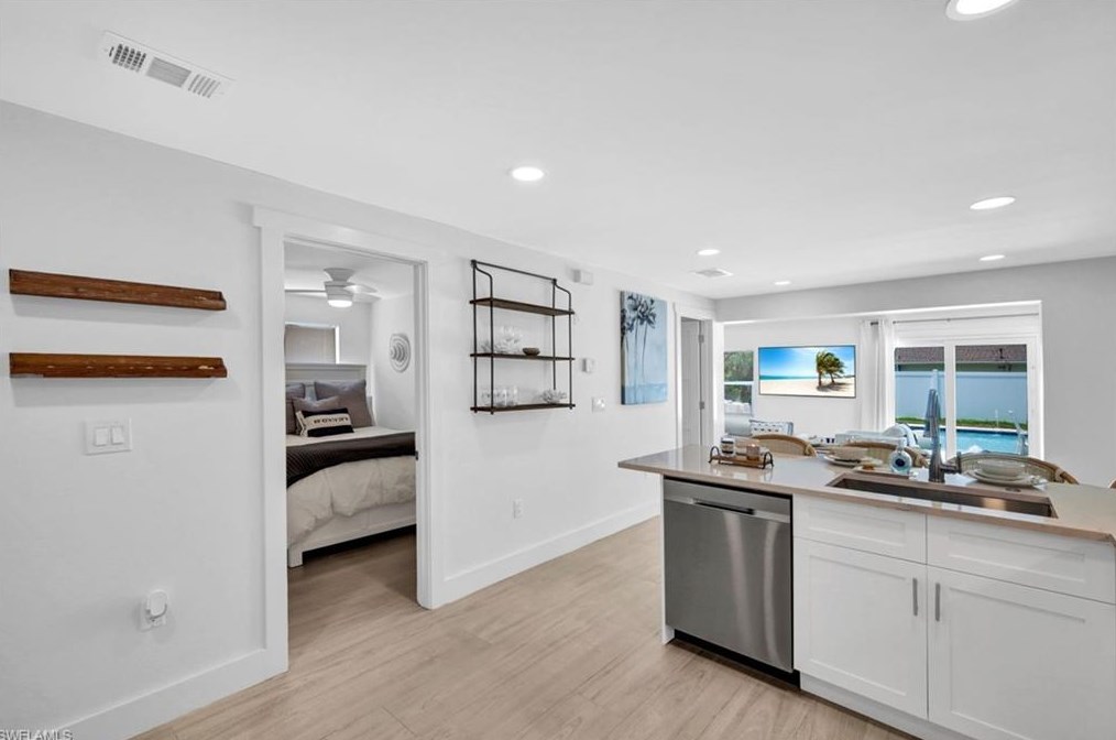 831 102 Ave, Naples FL 34108-3216 exterior