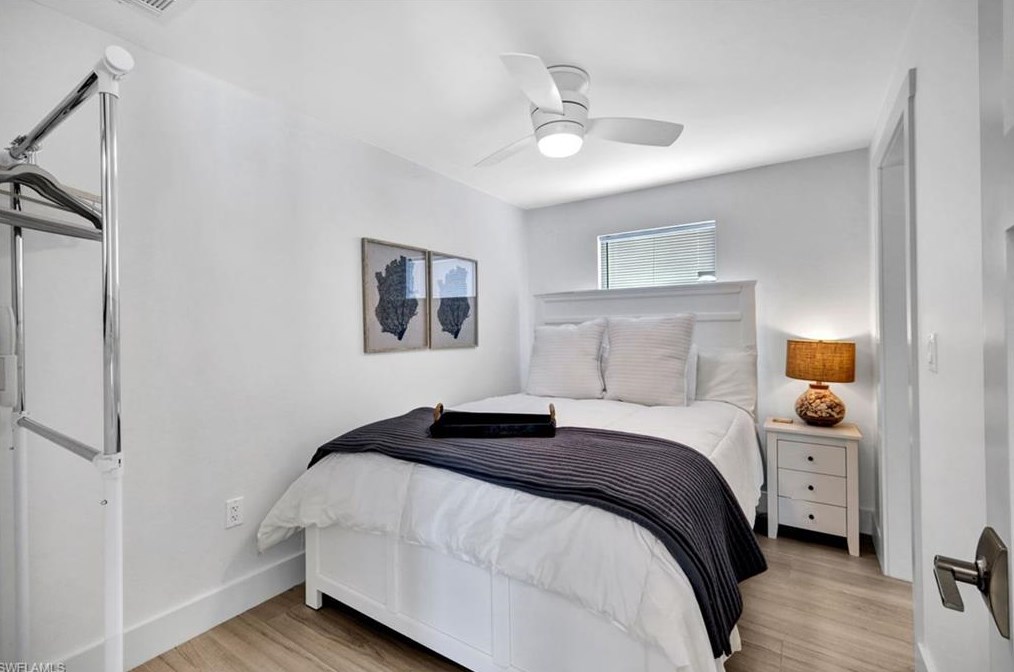 831 102 Ave, Naples FL 34108-3216 exterior