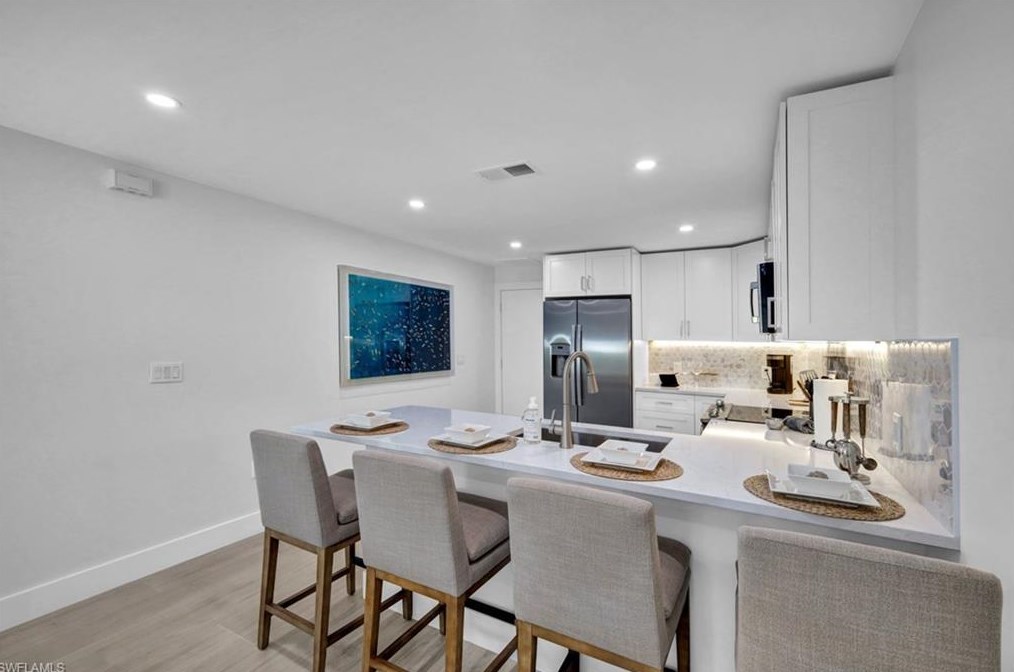 831 102 Ave, Naples FL 34108-3216 exterior