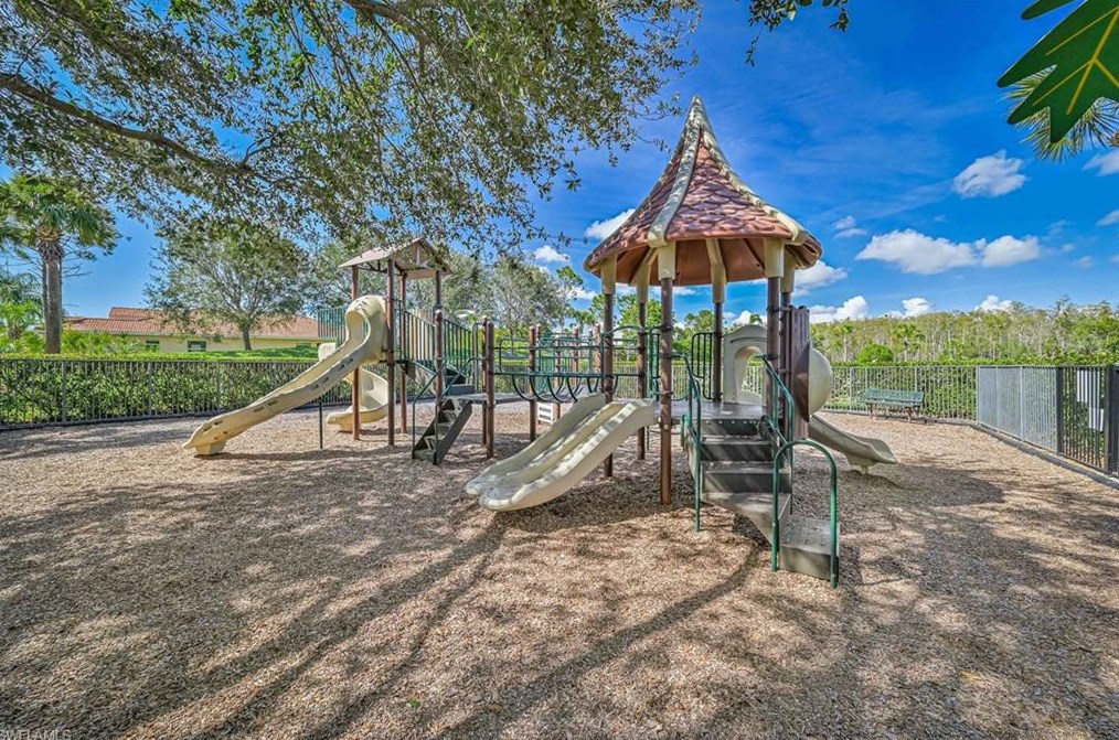 10462 Carolina Willow Dr, Fort Myers FL  33913-8804 exterior