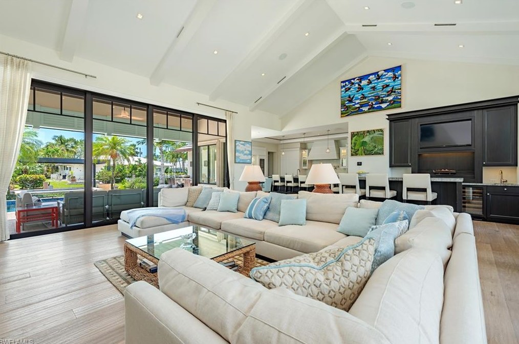 1245 Tuna Ct, Naples FL  34102-1544 exterior