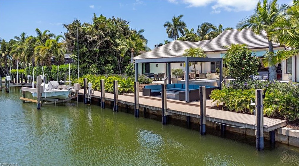 1245 Tuna Ct, Naples FL  34102-1544 exterior