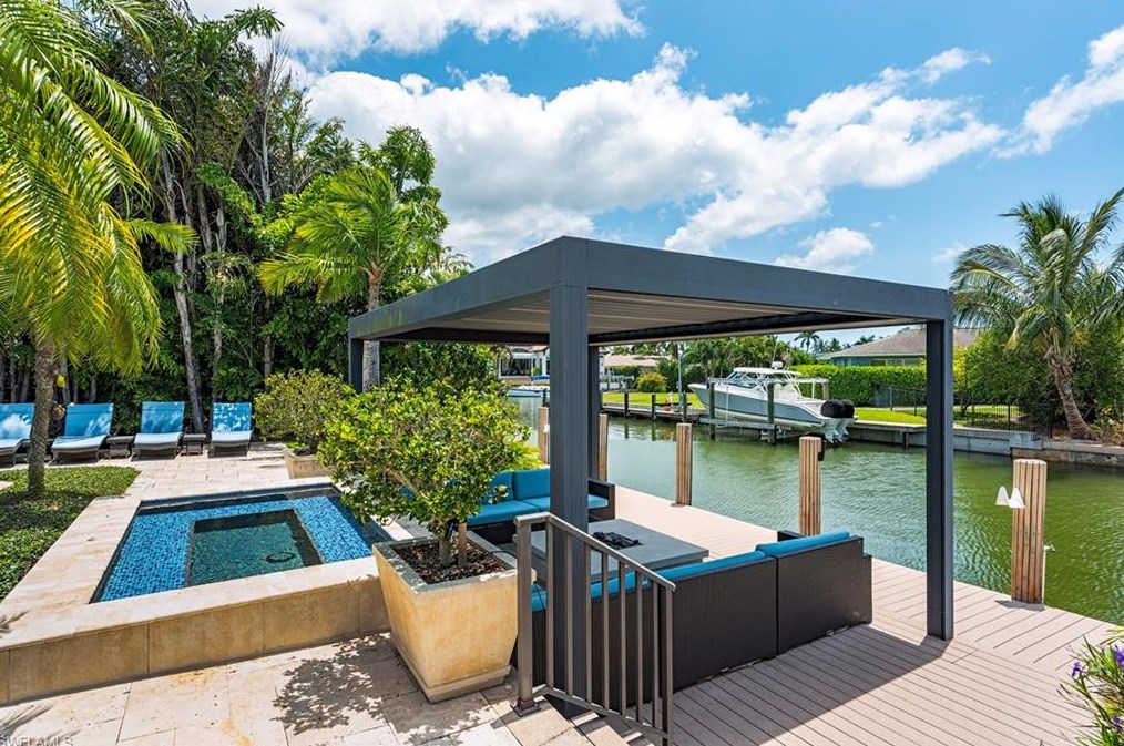 1245 Tuna Ct, Naples FL  34102-1544 exterior