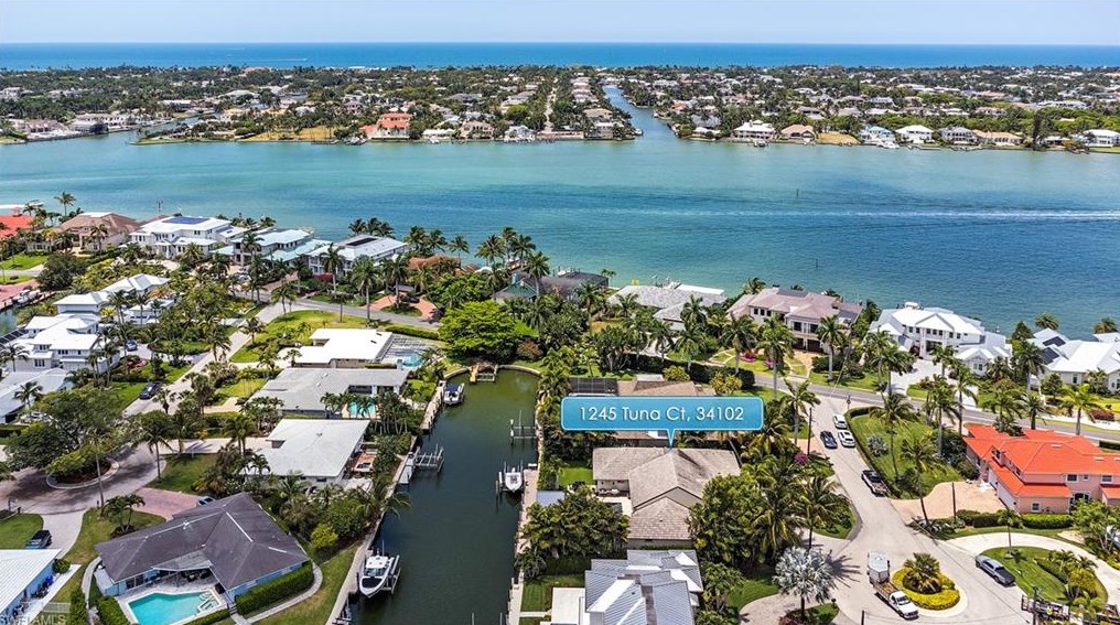 1245 Tuna Ct, Naples FL  34102-1544 exterior