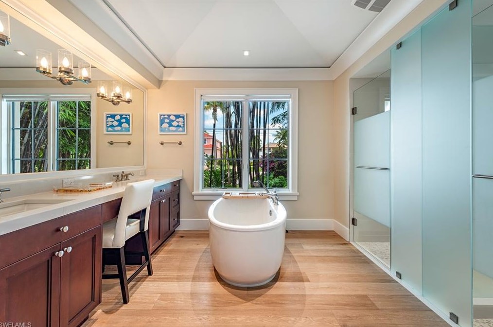 1245 Tuna Ct, Naples FL  34102-1544 exterior