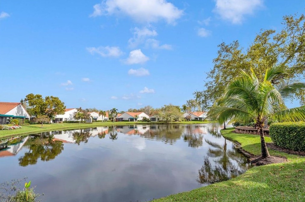 577 Beachwalk Cir, Naples FL  34108-8781 exterior