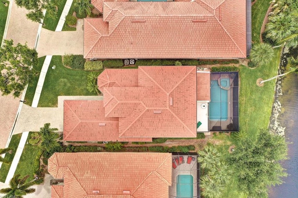 9231 Troon Lakes Dr, Naples FL  34109-4317 exterior