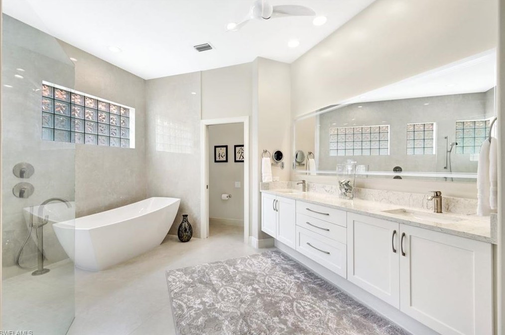 9231 Troon Lakes Dr, Naples FL  34109-4317 exterior