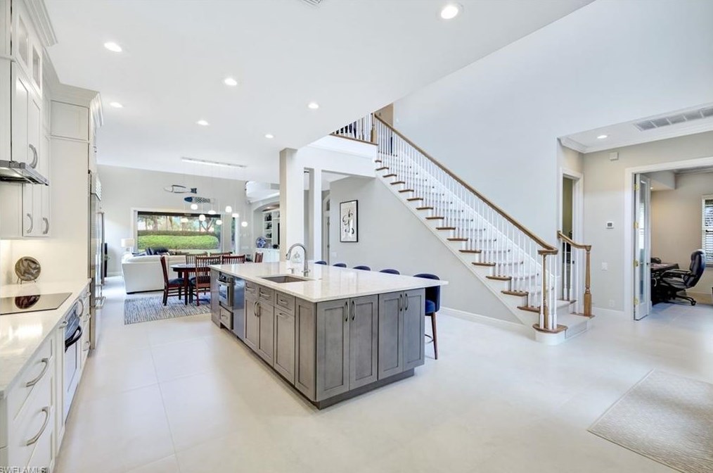 9231 Troon Lakes Dr, Naples FL  34109-4317 exterior