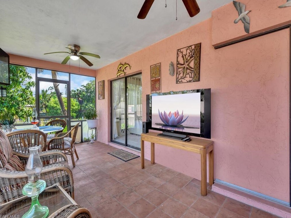 845 107 Ave, Naples FL 34108-1858 exterior