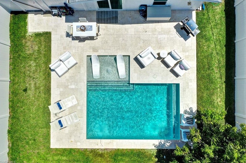 831 102 Ave, Naples FL 34108-3216 exterior