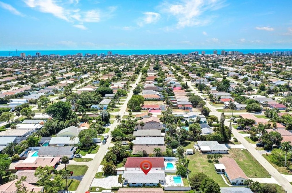 831 102 Ave, Naples FL 34108-3216 exterior