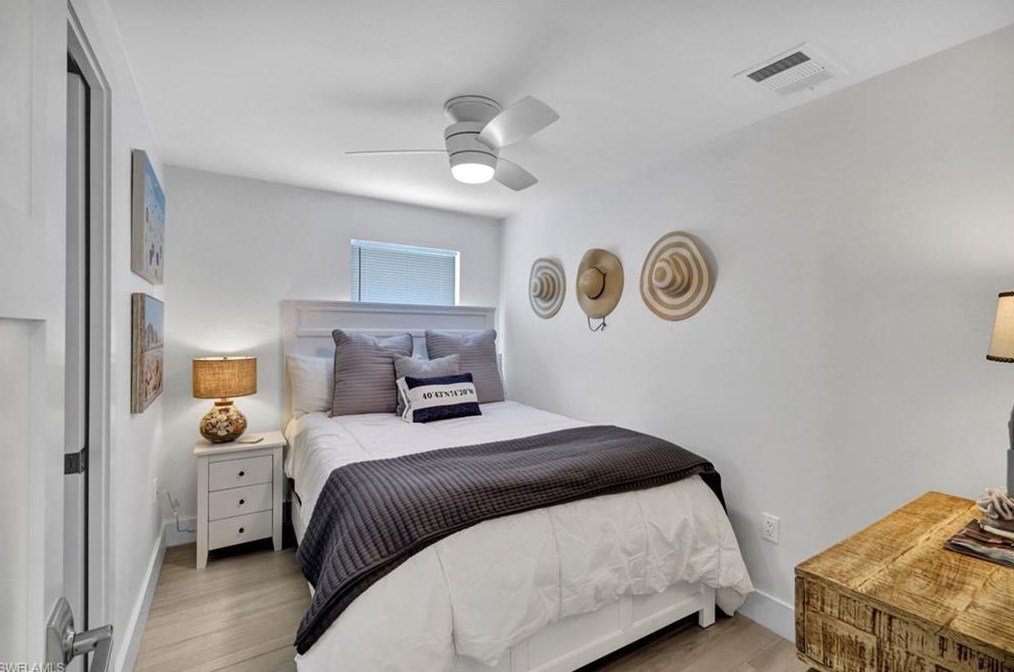 831 102 Ave, Naples FL 34108-3216 exterior