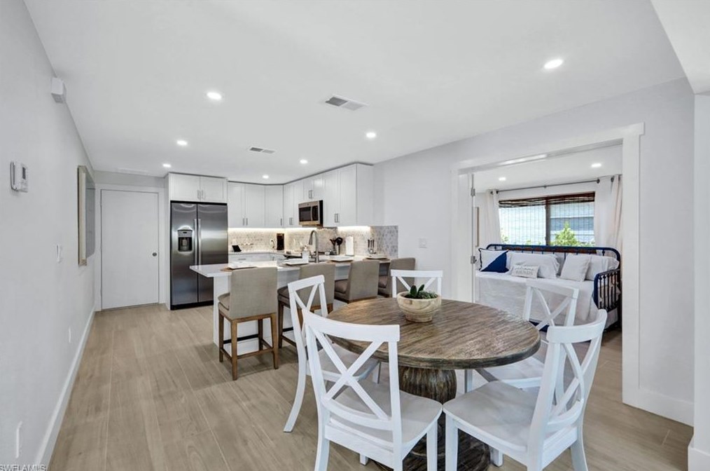 831 102 Ave, Naples FL 34108-3216 exterior