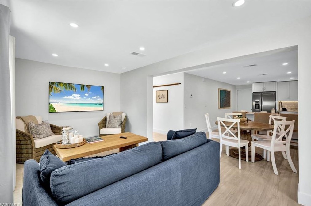 831 102 Ave, Naples FL 34108-3216 exterior