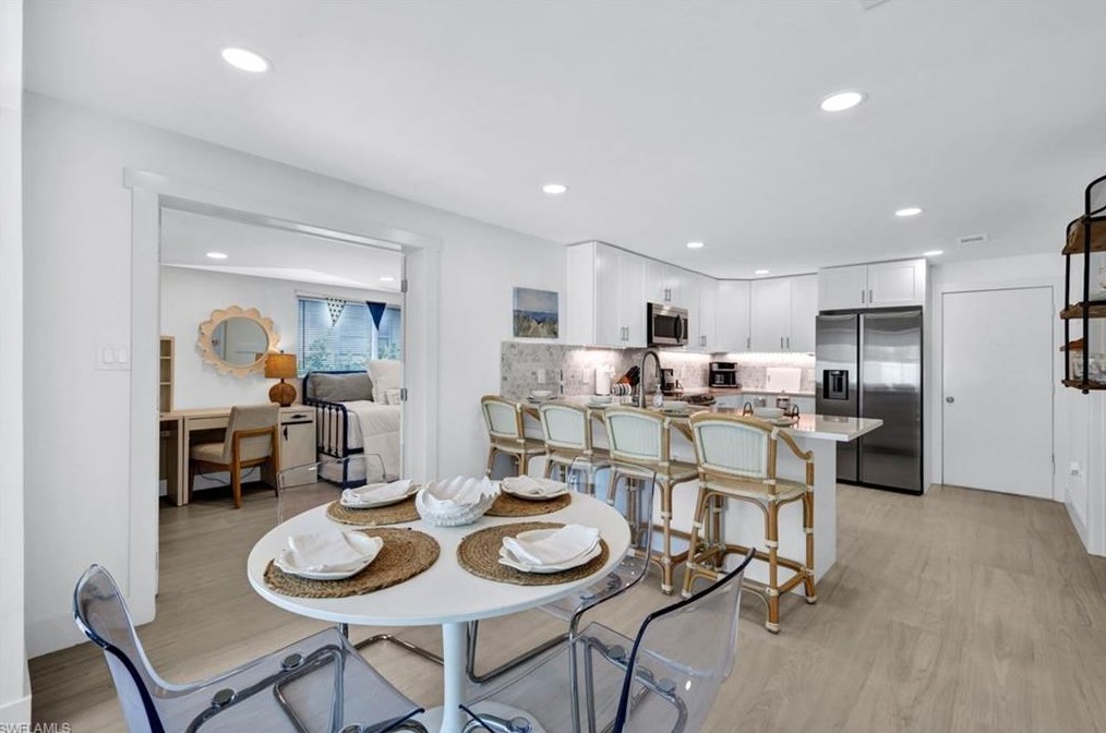 831 102 Ave, Naples FL 34108-3216 exterior