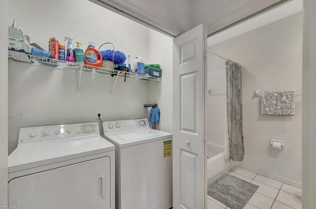 8217 Parkstone Pl, Naples FL 34120-1668 exterior