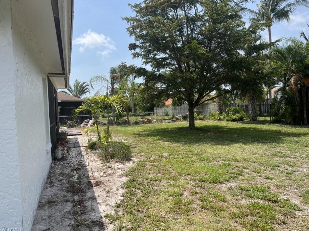 119 Madison Dr, Naples FL 34110-1323 exterior