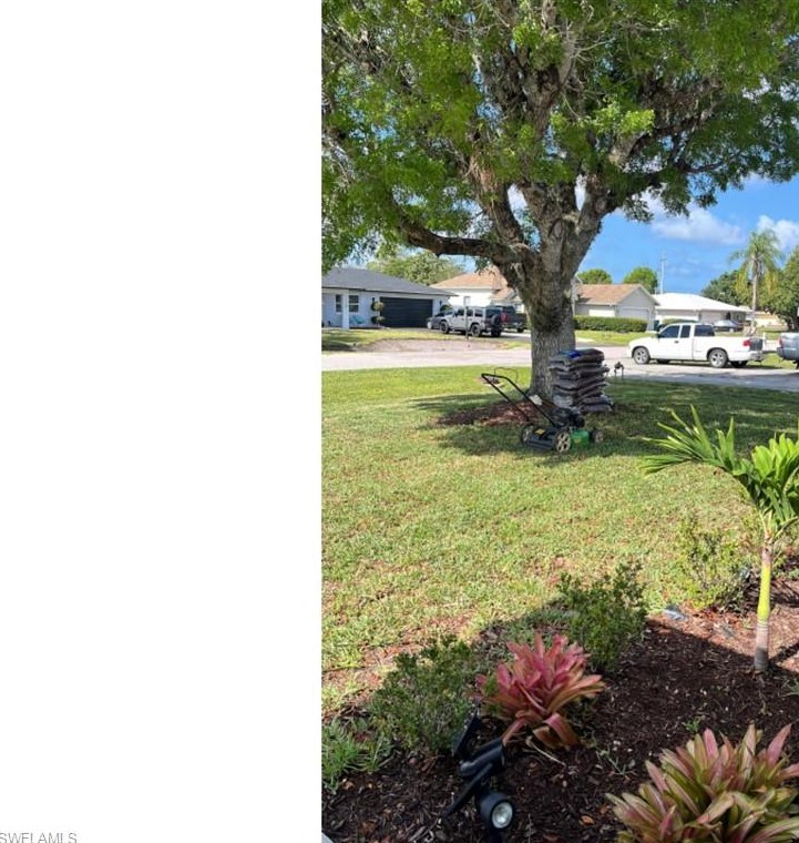 119 Madison Dr, Naples FL 34110-1323 exterior