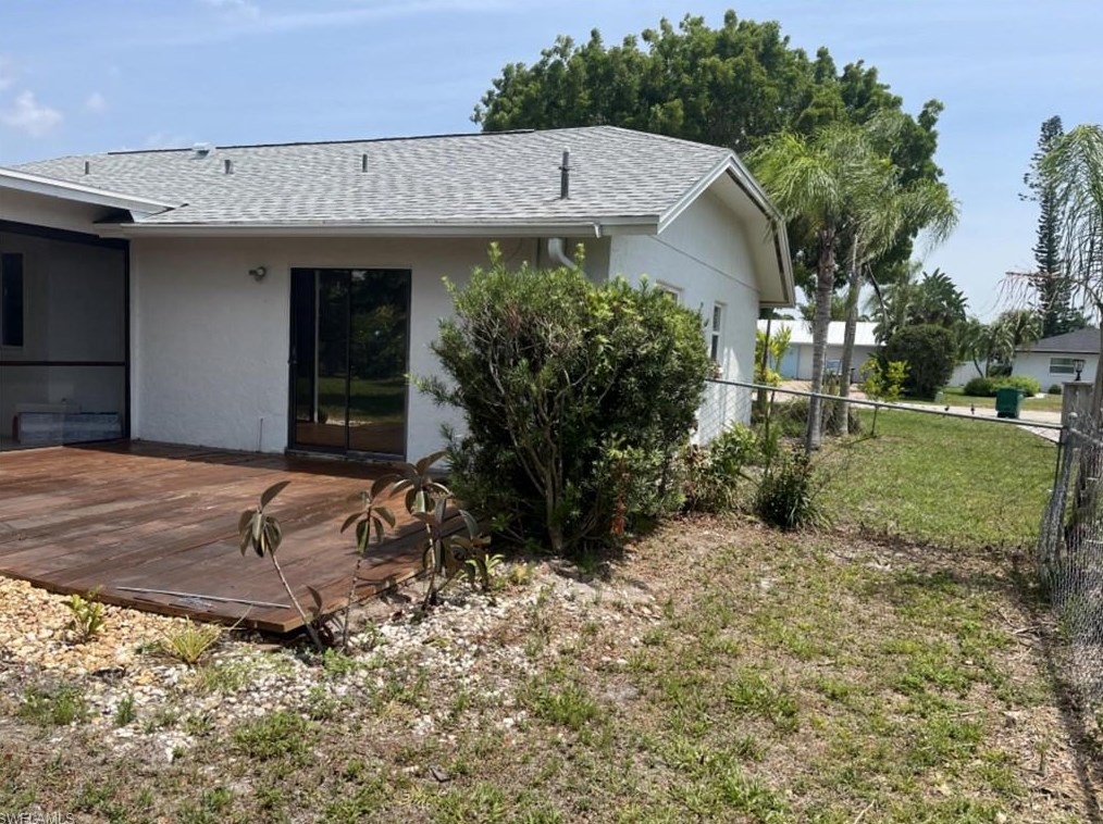 119 Madison Dr, Naples FL 34110-1323 exterior