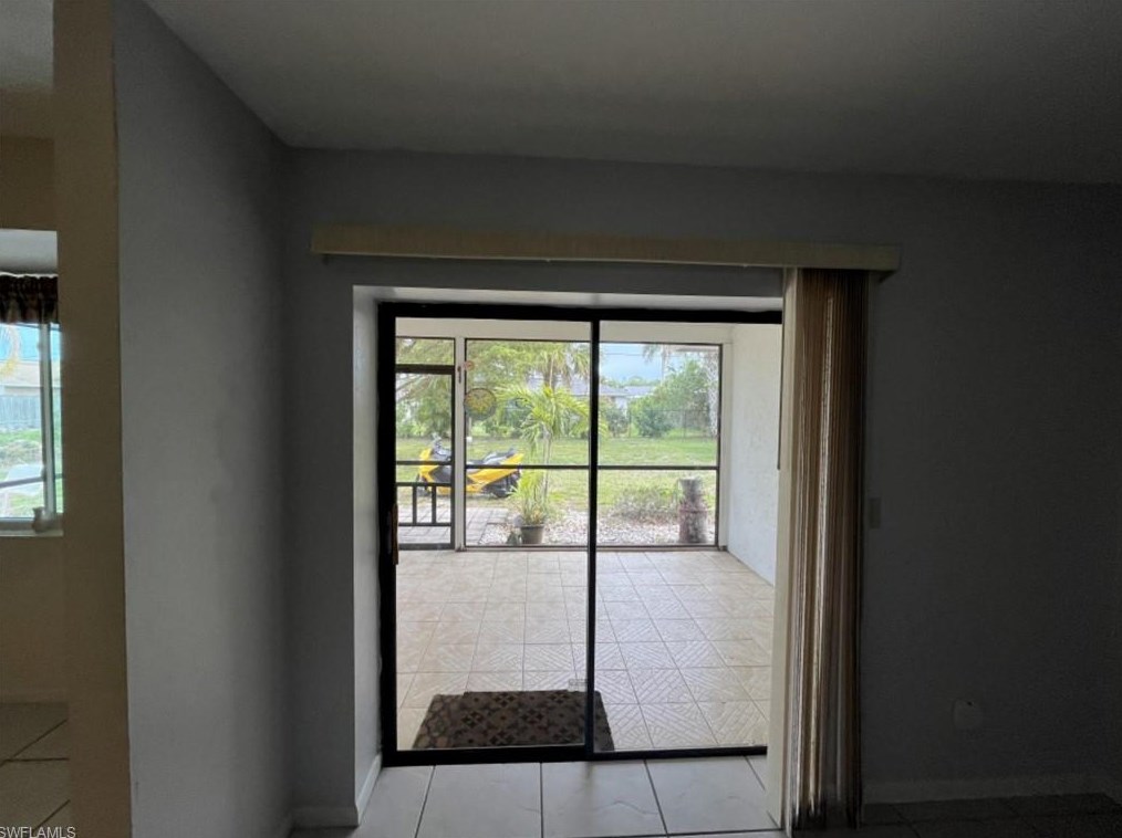 119 Madison Dr, Naples FL 34110-1323 exterior