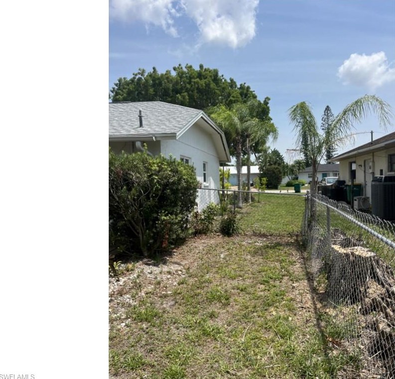 119 Madison Dr, Naples FL 34110-1323 exterior