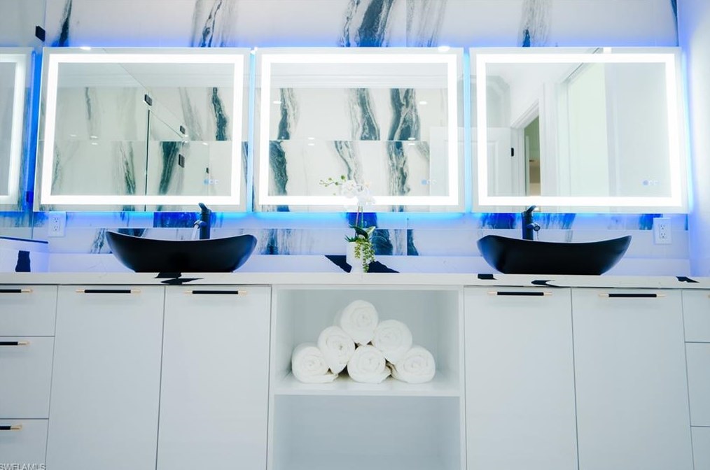 353 Golden Gate Blvd, Naples FL 34120-3739 exterior