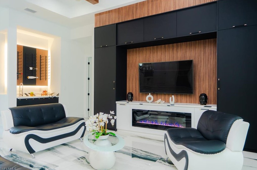 353 Golden Gate Blvd, Naples FL 34120-3739 exterior