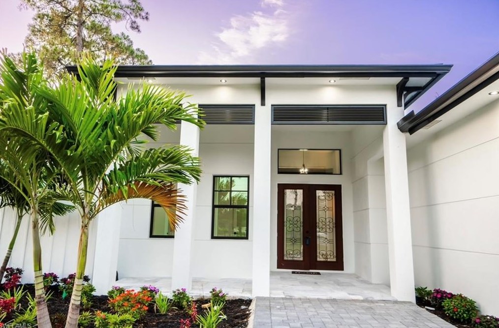 353 Golden Gate Blvd, Naples FL 34120-3739 exterior