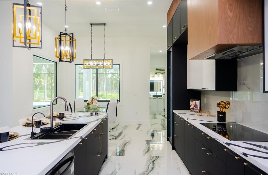 353 Golden Gate Blvd, Naples FL 34120-3739 exterior