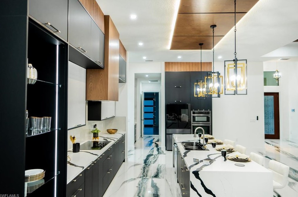 353 Golden Gate Blvd, Naples FL 34120-3739 exterior