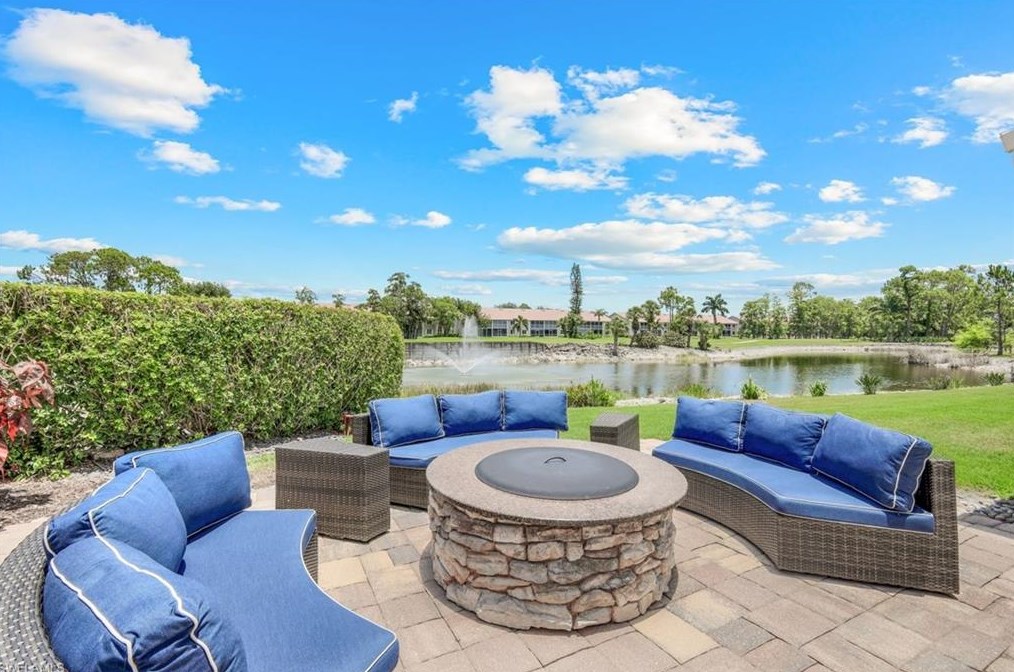 5576 Lago Villaggio Way, Naples FL 34104-5738 exterior