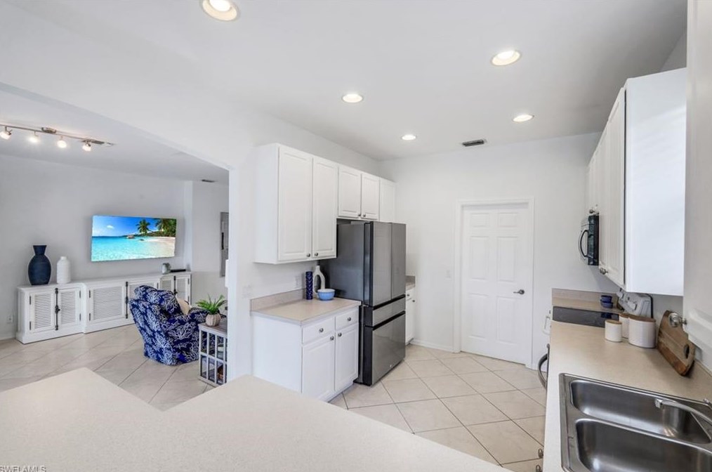 5576 Lago Villaggio Way, Naples FL 34104-5738 exterior