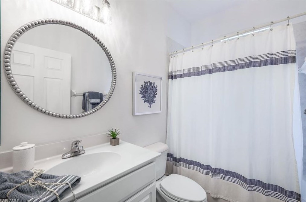 5576 Lago Villaggio Way, Naples FL 34104-5738 exterior