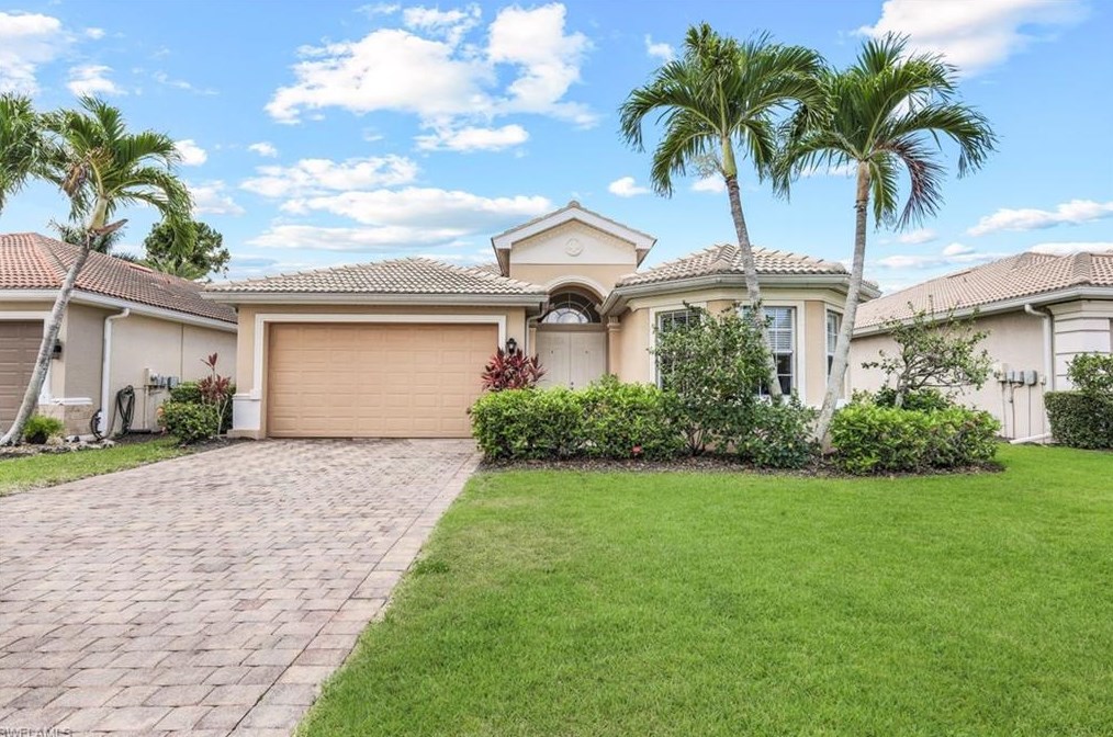5576 Lago Villaggio Way, Naples FL 34104-5738 exterior