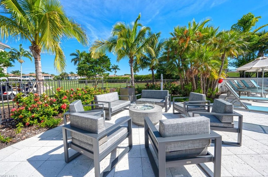 4853 Hampshire Ct, Naples FL  34112-7995 exterior