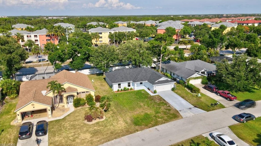 9954 Country Oaks Dr, Fort Myers FL  33967-6215 exterior