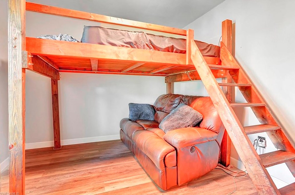 9954 Country Oaks Dr, Fort Myers FL  33967-6215 exterior