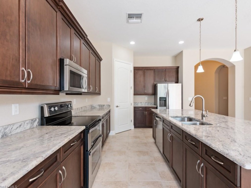 1638 Serrano Cir, Naples FL 34105-4953 exterior