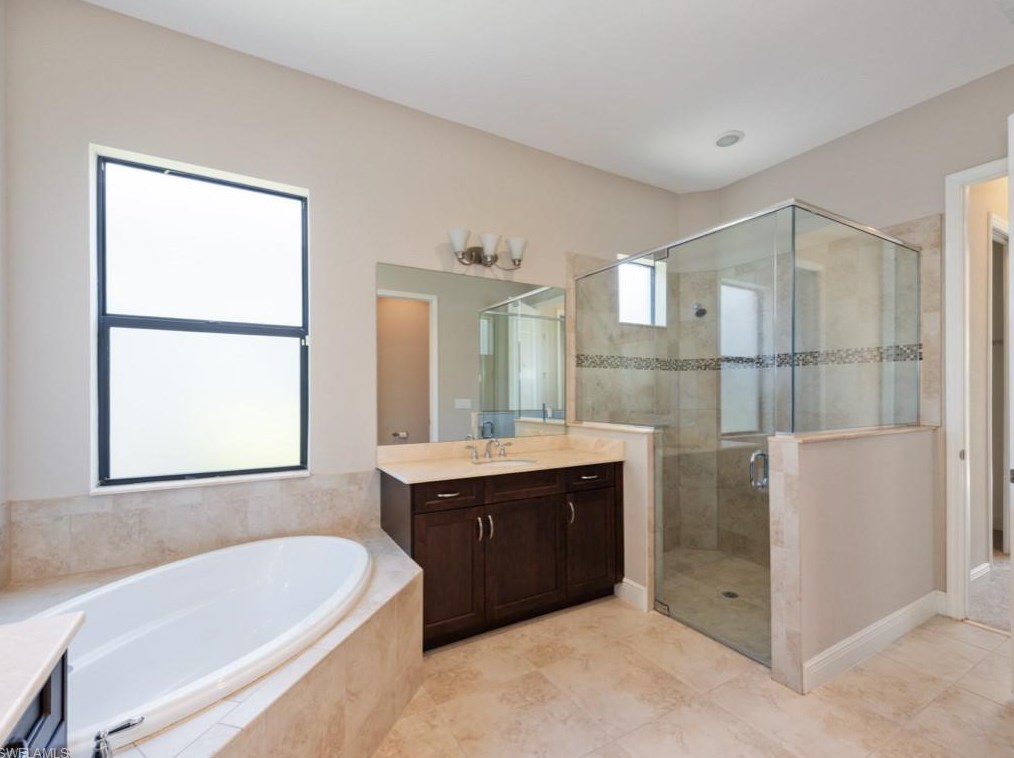 1638 Serrano Cir, Naples FL 34105-4953 exterior