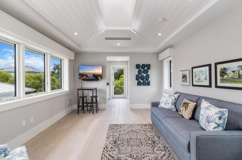 739 5 Ave, Naples FL 34117-4114 exterior