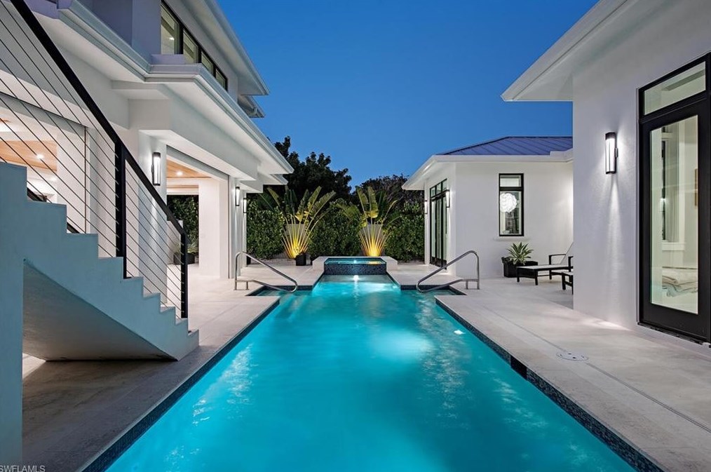 739 5 Ave, Naples FL 34117-4114 exterior