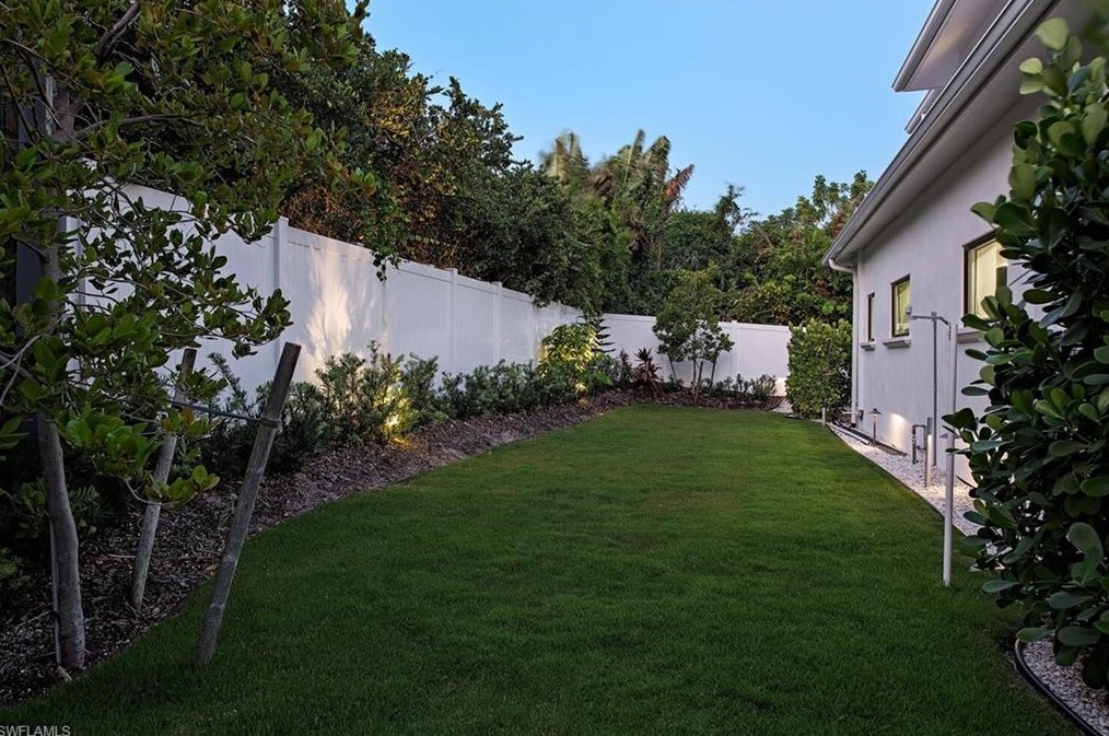 739 5 Ave, Naples FL 34117-4114 exterior