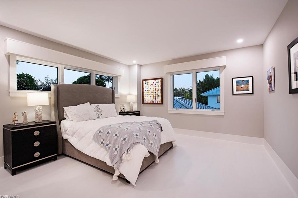 739 5 Ave, Naples FL 34117-4114 exterior