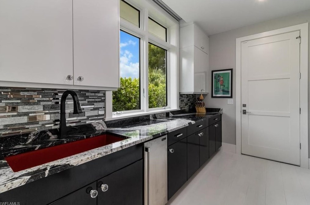 739 5 Ave, Naples FL 34117-4114 exterior