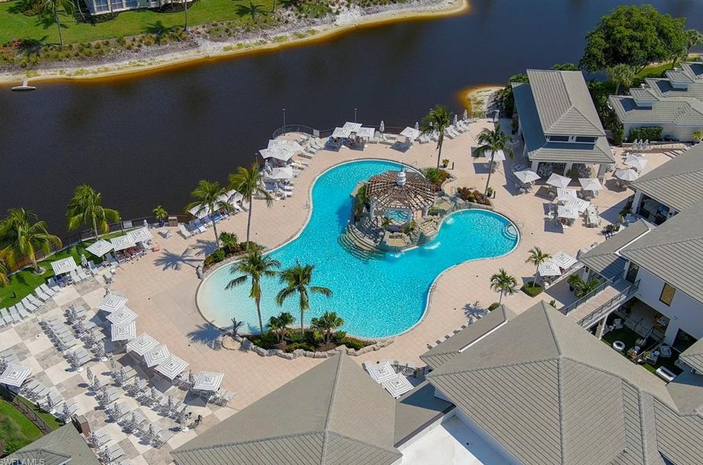 325 Dunes Blvd, Naples FL  34110-6418 exterior